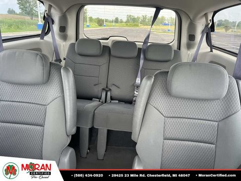 Used 2009 Chrysler Town & Country LX FWD image 25