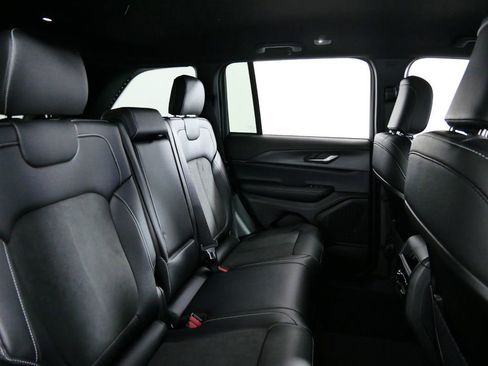 Used 2024 Jeep Grand Cherokee Altitude image 27