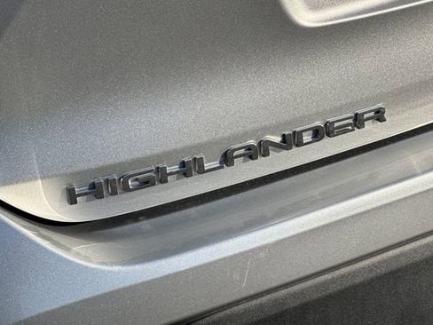 Used 2023 Toyota Highlander LE image 51