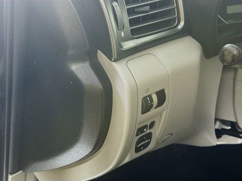 Used 2011 Subaru Forester 2.5X Premium image 10