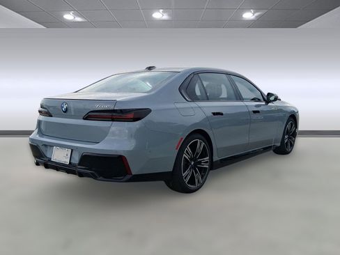 New 2026 BMW 750e xDrive image 9