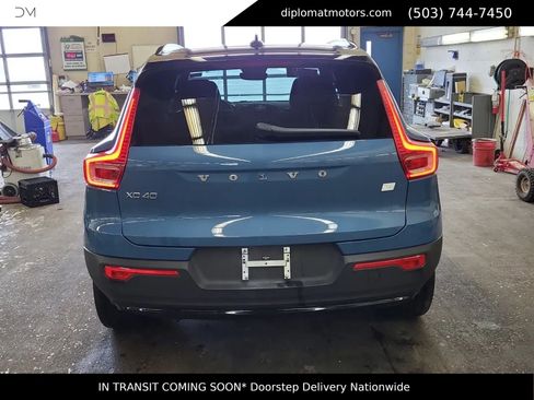 Used 2023 Volvo XC40 Recharge Core image 5