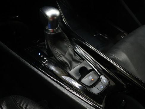 Used 2022 Toyota C-HR Limited FWD image 26