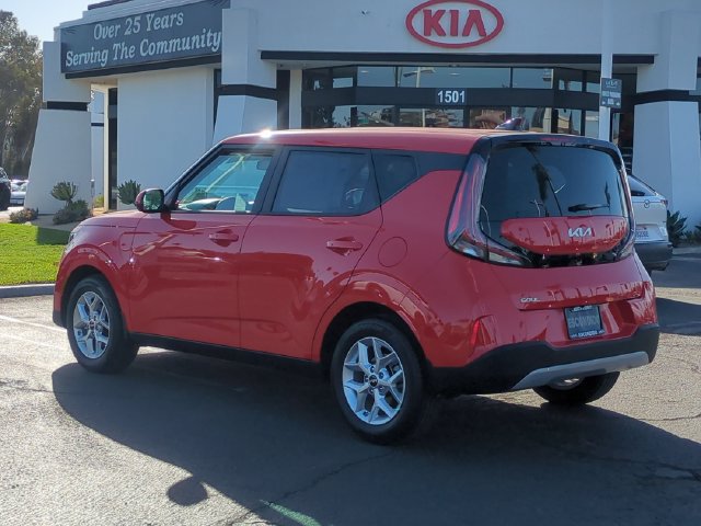 Certified 2025 Kia Soul LX w/ LX Technology Package FWD image 5