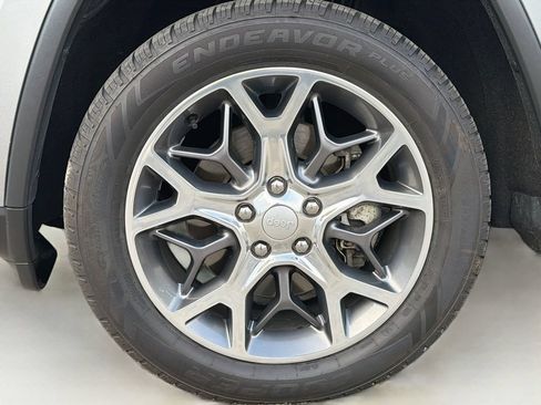 Used 2021 Jeep Grand Cherokee Limited AWD/4WD image 34
