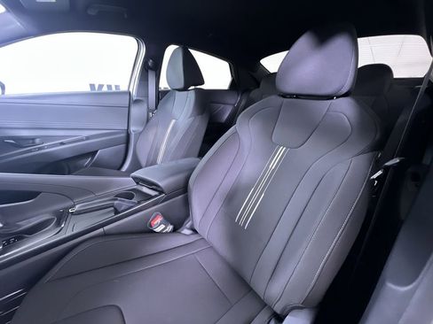 Used 2025 Hyundai Elantra Sport image 13