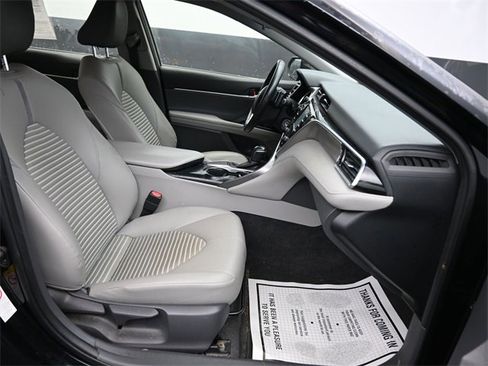 Used 2018 Toyota Camry SE image 7