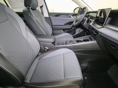 New 2026 Volkswagen Tiguan SE image 13