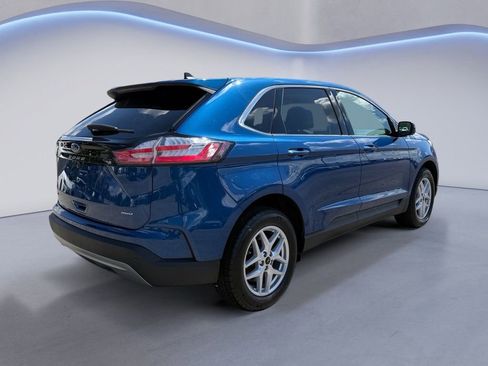 Used 2024 Ford Edge SEL w/ Convenience Package image 3