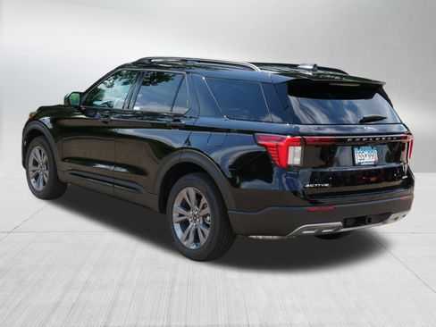 Used 2026 Ford Explorer Active w/ Active Comfort Package AWD/4WD image 5