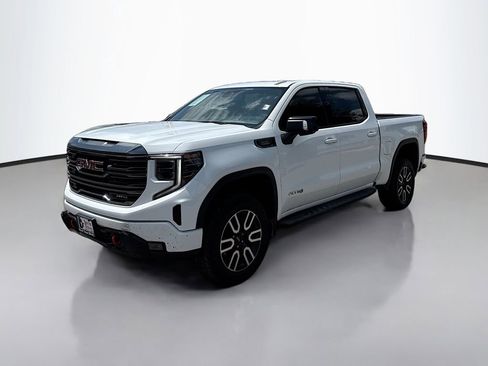 Used 2022 GMC Sierra 1500 AT4 w/ AT4 Preferred Package AWD/4WD image 3