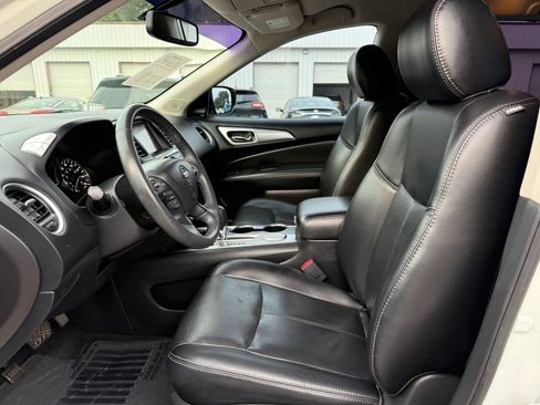 Used 2017 Nissan Pathfinder SL w/ SL Tech Package FWD image 2