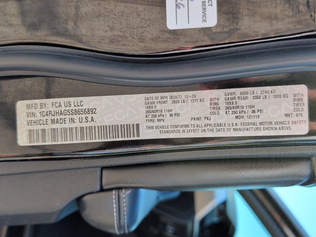 Used 2025 Jeep Grand Cherokee Altitude AWD/4WD image 40