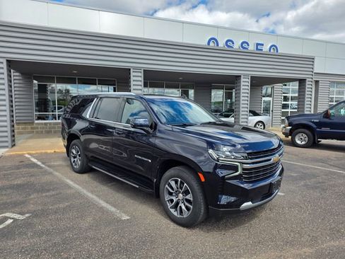 Used 2024 Chevrolet Suburban LT w/ Luxury Package AWD/4WD image 4