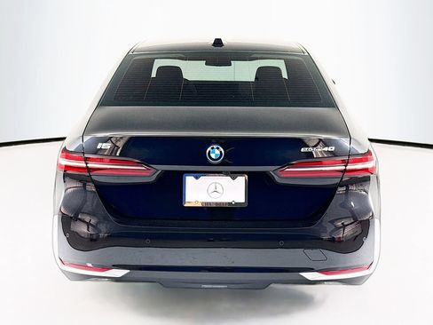 Used 2025 BMW i5 eDrive40i w/ Premium Package RWD image 6