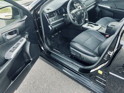 Used 2014 Toyota Camry SE w/ Moonroof Package image 8