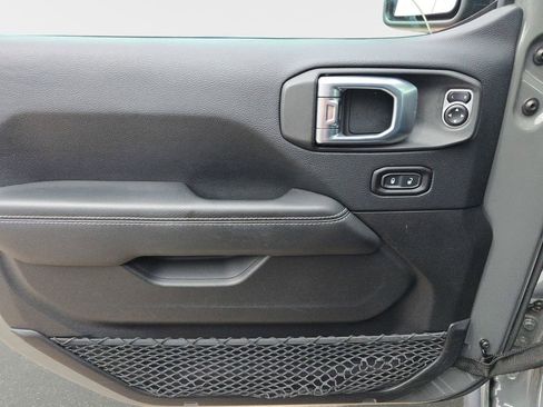 Used 2018 Jeep Wrangler Unlimited Sahara image 22