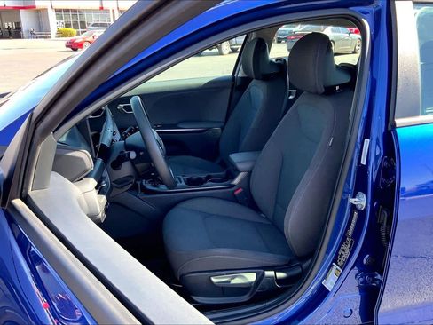 Used 2025 Kia K4 LXS image 8