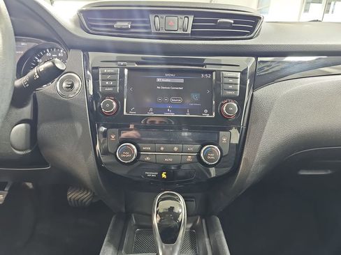 Used 2019 Nissan Rogue Sport SV image 25