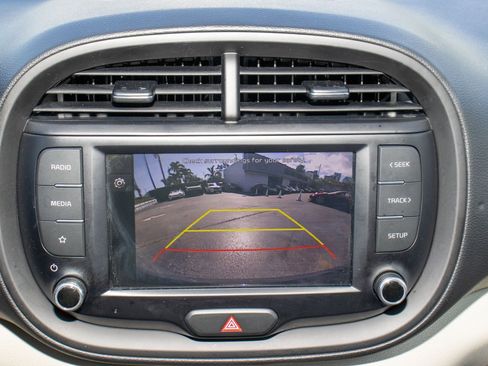 Used 2023 Kia Soul LX image 30