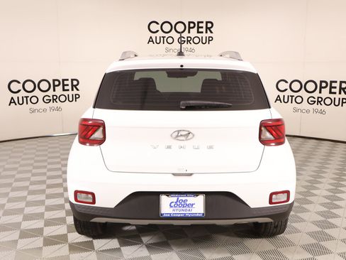 Used 2025 Hyundai Venue SEL FWD image 21