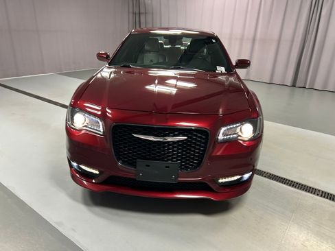 Used 2018 Chrysler 300 S w/ 300S Premium Group image 2