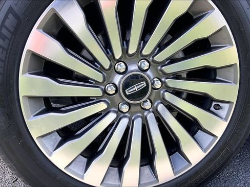 Used 2018 Lincoln Navigator Reserve AWD/4WD image 3