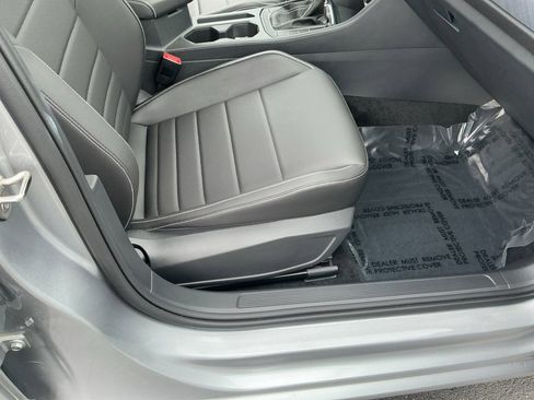 Certified 2023 Volkswagen Jetta SE w/ Panoramic Sunroof Package image 32