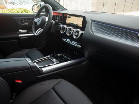 Certified 2025 Mercedes-Benz GLA 250 4MATIC image 31