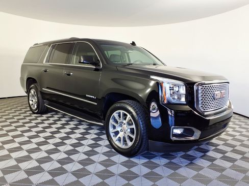 Used 2017 GMC Yukon XL Denali AWD/4WD image 3