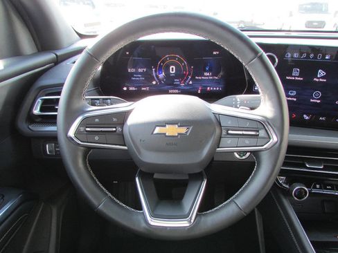 Used 2025 Chevrolet Traverse LT image 21