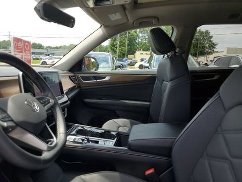 Certified 2024 Volkswagen Atlas SE w/ Panoramic Sunroof Package FWD image 17