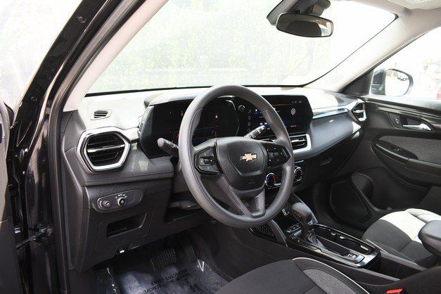 Used 2024 Chevrolet TrailBlazer LT w/ Driver Confidence Package FWD image 14