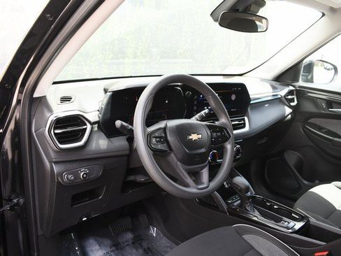 Used 2024 Chevrolet TrailBlazer LT w/ Driver Confidence Package FWD image 14