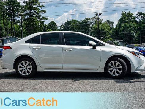 Used 2020 Toyota Corolla LE FWD image 2