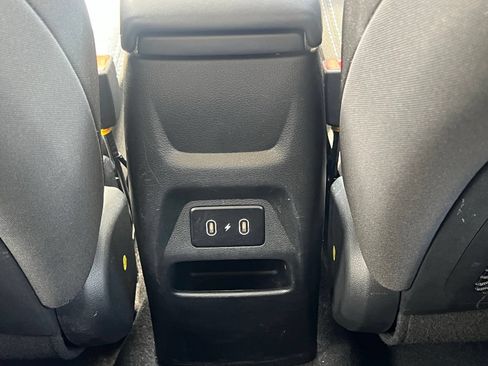 Certified 2025 Hyundai Venue SEL FWD image 17