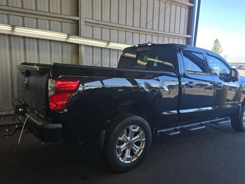 Used 2022 Nissan Titan SV w/ SV Convenience Package image 4