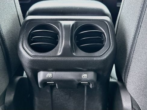 Used 2024 Jeep Wrangler Unlimited AWD/4WD image 16