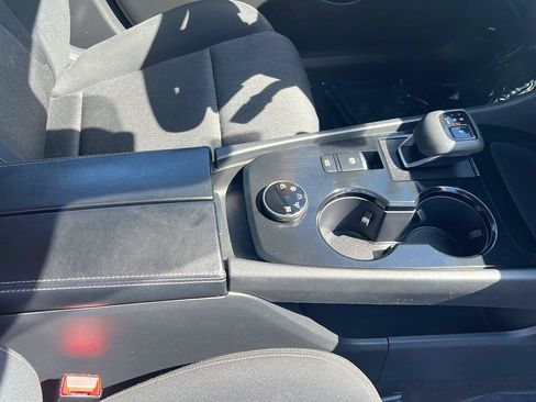 Used 2024 Nissan Rogue SV AWD/4WD image 18