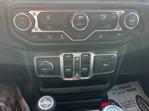 Used 2022 Jeep Gladiator Sport AWD/4WD image 19