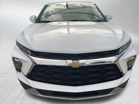 Used 2025 Chevrolet Blazer LT FWD image 2