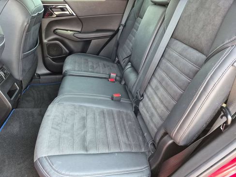 Used 2023 Mitsubishi Outlander 4WD Plug-In Hybrid image 26
