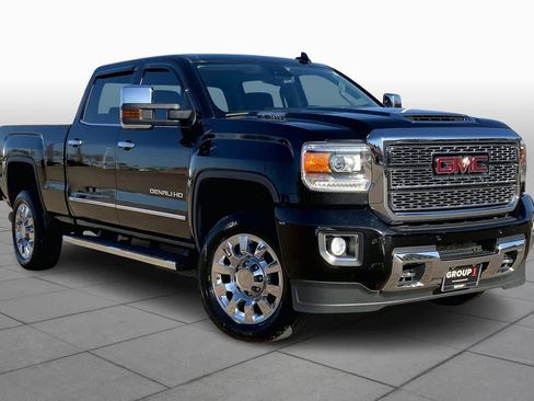 Used 2018 GMC Sierra 2500 Denali w/ Duramax Plus Package image 2