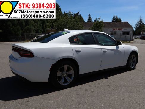 Used 2016 Dodge Charger SXT RWD image 7
