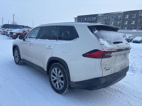 Used 2024 Toyota Grand Highlander XLE image 4