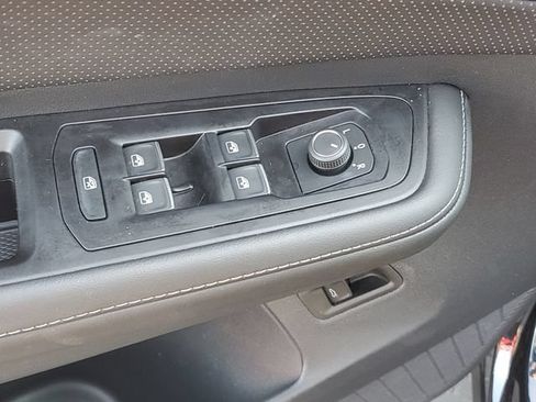 Used 2025 Volkswagen Atlas Cross Sport SE AWD/4WD image 16