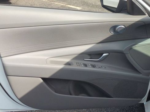 Certified 2026 Hyundai Elantra SE FWD image 10