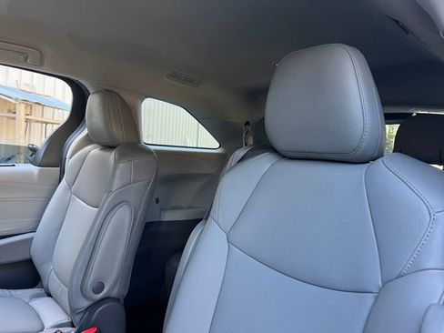 Used 2021 Toyota Sienna XLE image 19