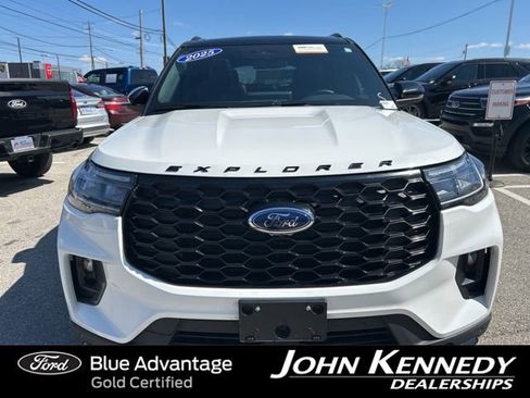 Certified 2025 Ford Explorer ST-Line w/ Premium Package image 4