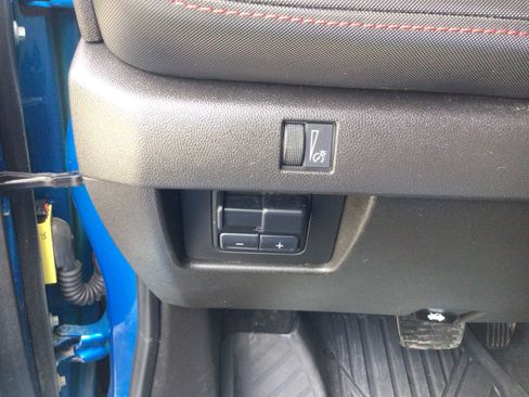 Used 2023 Chevrolet Colorado Z71 w/ Z71 Convenience Package 2 AWD/4WD image 22